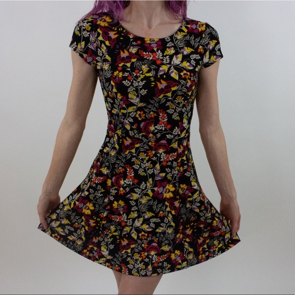 H&M Divided Vintage Style Print Skater Dress - Picture 2 of 7
